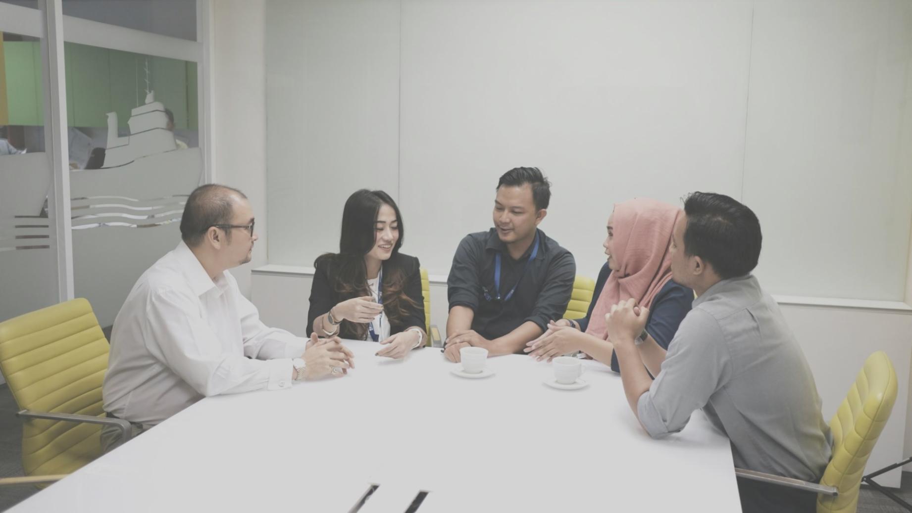 Entrepreneur travaillant sur son plan financier