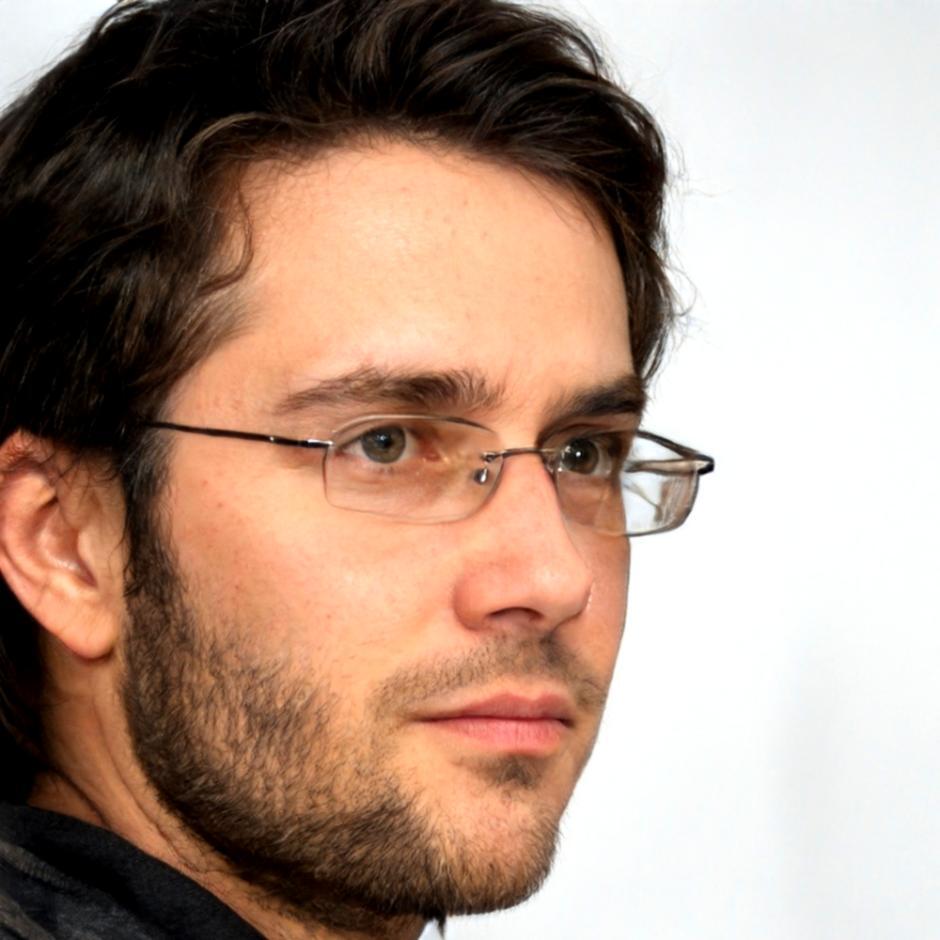 Formateur expérimenté présentant des stratégies financières concrètes